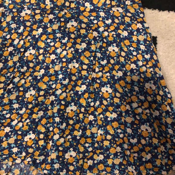 High waisted forever21 skirt - Picture 3 of 4